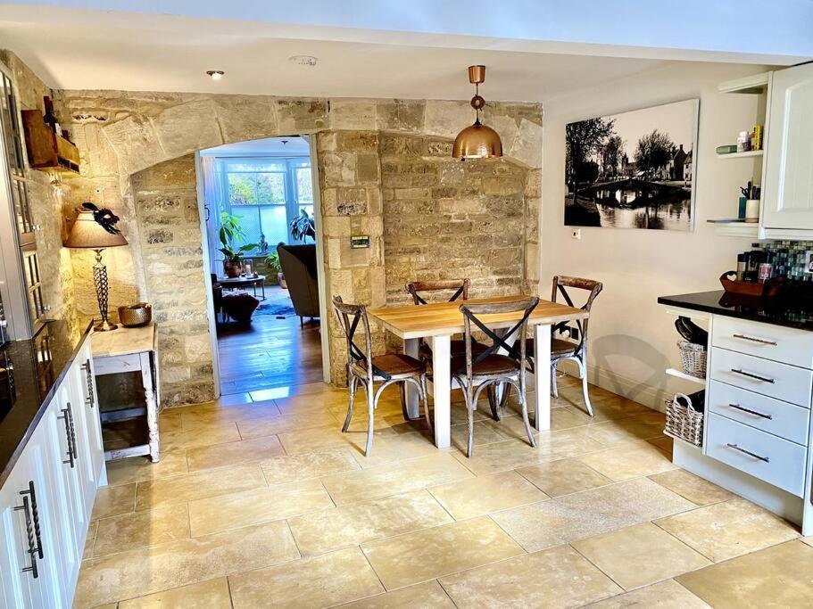 Historic Cotswold Chic Style For Uk Staycation Bourton-on-the-Water Eksteriør bilde
