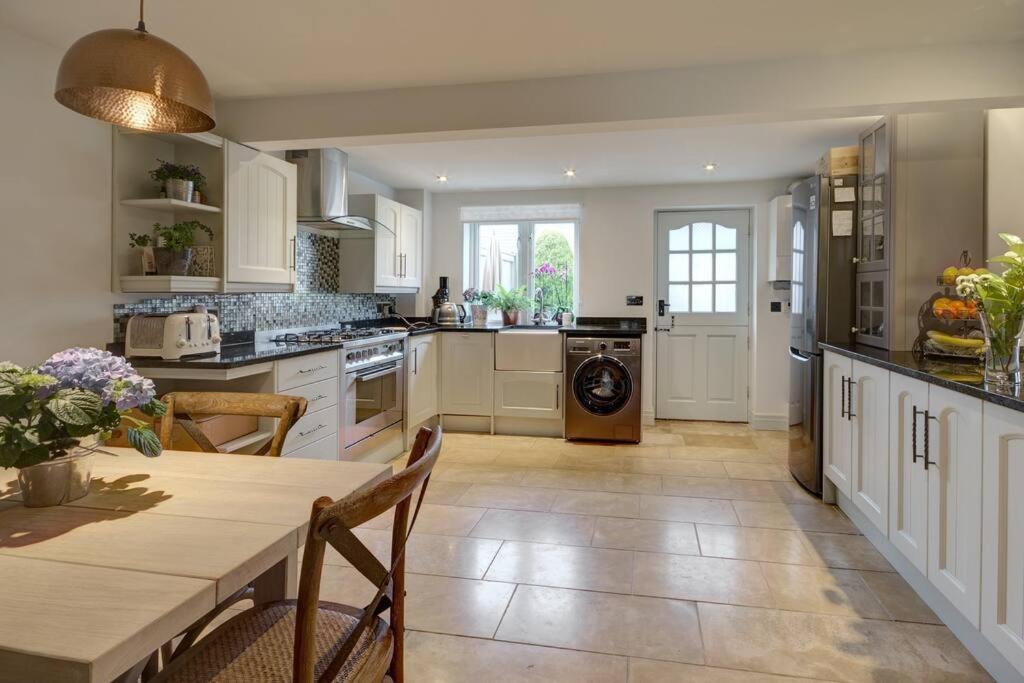 Historic Cotswold Chic Style For Uk Staycation Bourton-on-the-Water Eksteriør bilde